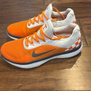 Man’s Nike university of Tennessee volunteers athletic shoes, size 8
